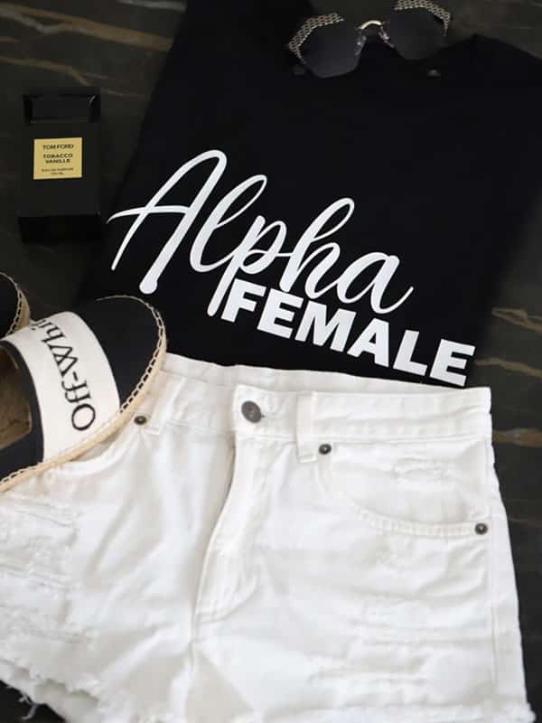 Alpha Female T-Shirt Zwart