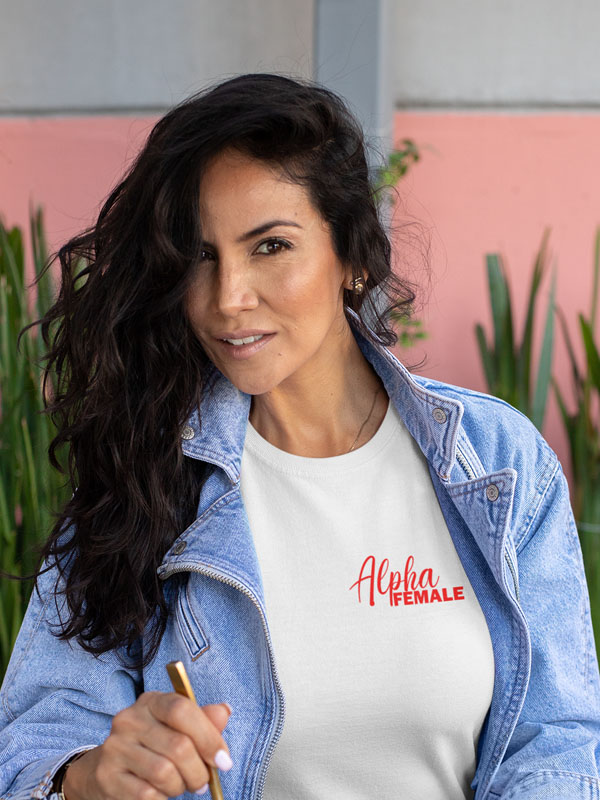 Alpha Female T-Shirt wit met rode print minimalist tekst